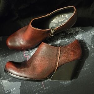Kork-Ease Women's Brown Wine Leather Side Zip Ankle Boots. Size 7M